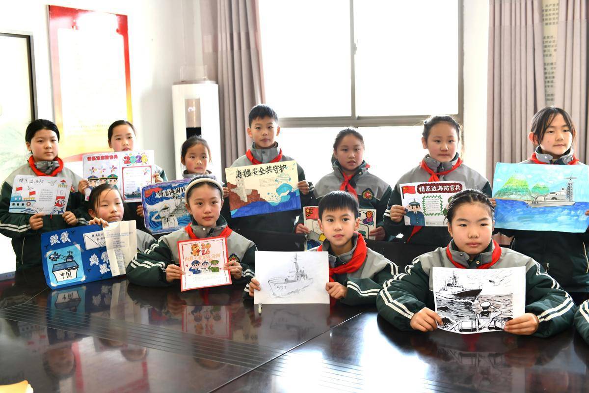 情繫邊海防，共築強軍夢！襄陽艦與襄陽小學生互贈擁軍“大禮包”
