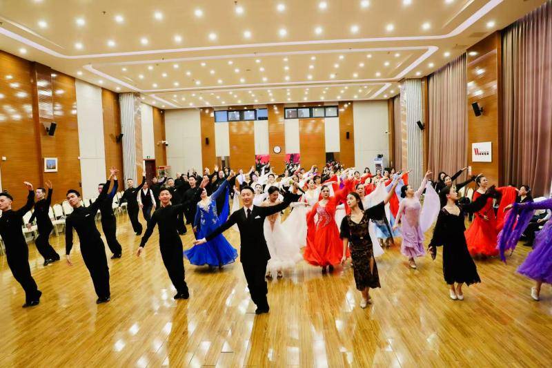 北京市健美操體育舞蹈協會用體育傳遞溫情