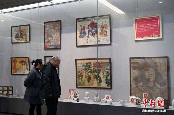 學雷鋒紀念日：約3000件雷鋒主題收藏亮相內蒙古美術館