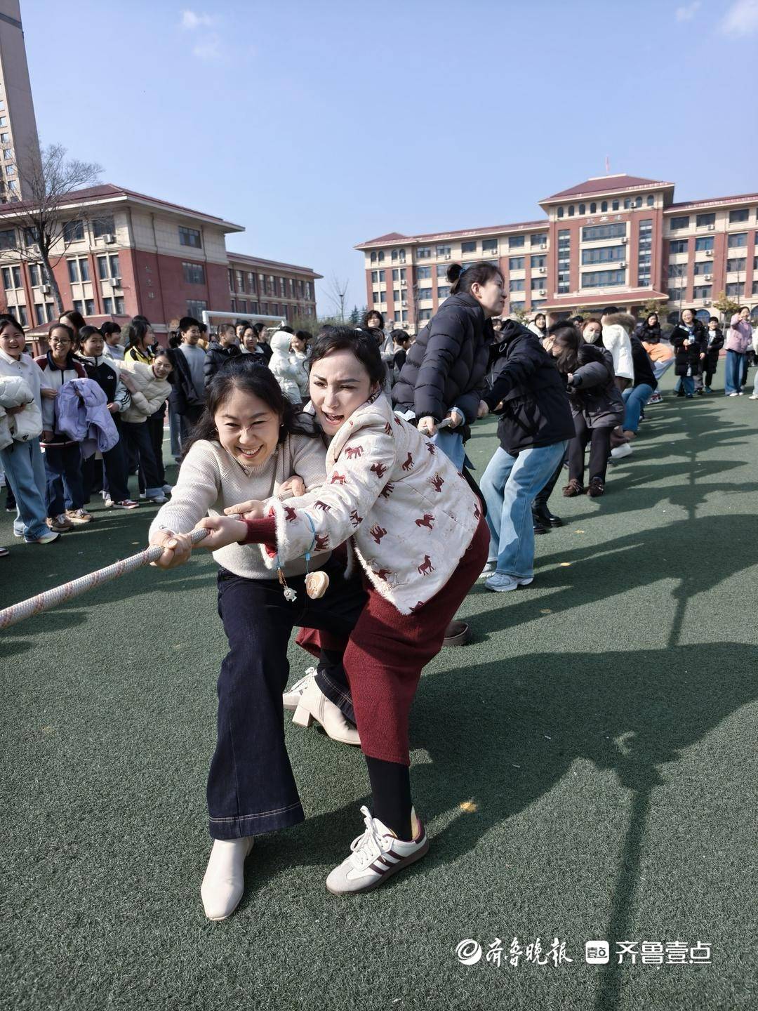 十里春風恰如你——東湖小學舉辦慶 “三八” 教職工趣味運動會