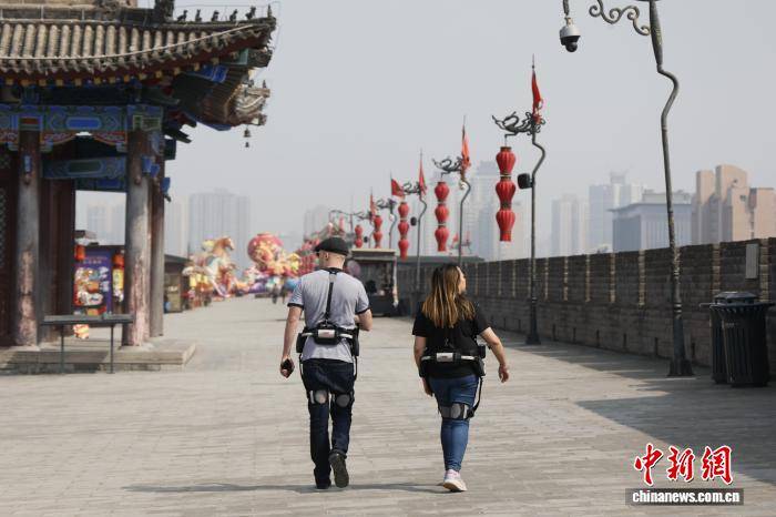 西安城牆景區“上新”科技產品 豐富遊客遊玩體驗