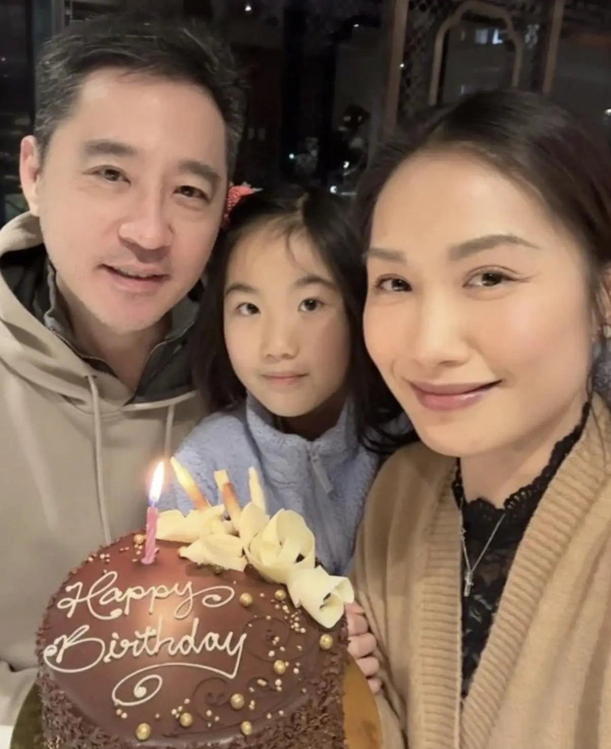 原創50歲港姐袁彩雲宣佈復出，與張柏芝姐姐同臺，婚後移民加拿大16年