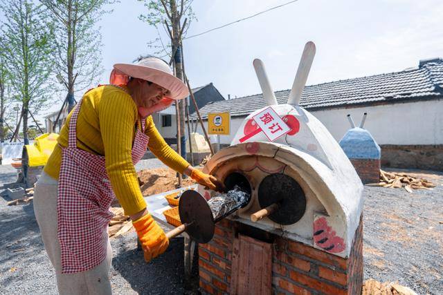 40餘畝銀杏林水系、土窯燜烤美食，“反向度假”帶火青島西海岸新區大場鎮“前河小院”