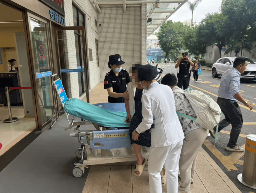 影片 | 龍崗鐵騎快速開道 護送臨產孕婦就醫
