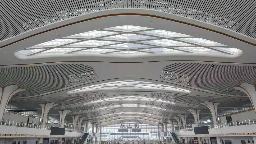 廣湛高鐵佛山站完成掛牌！室內裝修已完成92%……