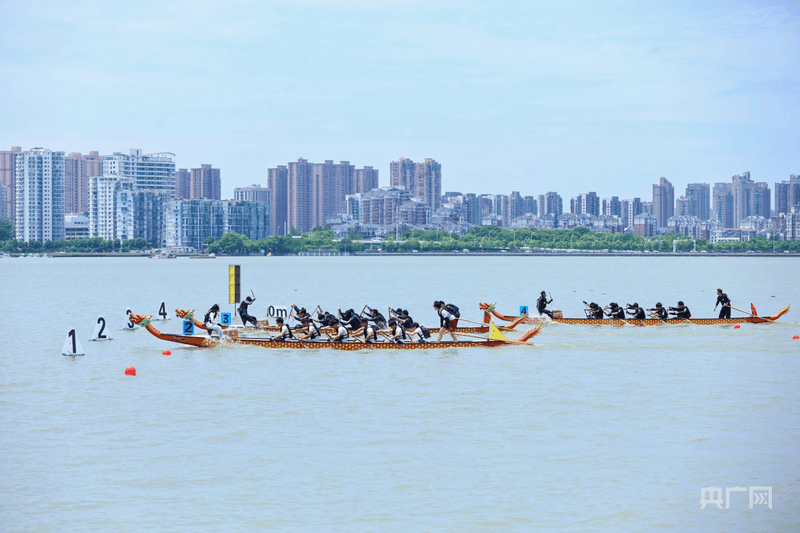 龍騰南湖 逐浪青春！2026年湖北省龍舟公開賽（洪山站）彰顯“大學之城”活力