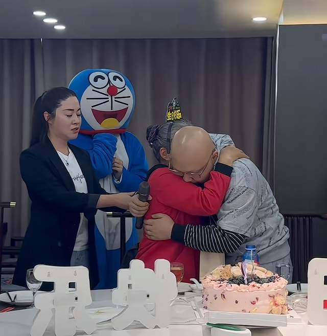 原創湖北25歲研究生王振去世！媽媽一夜白髮，最後心願為媽慶生惹淚目