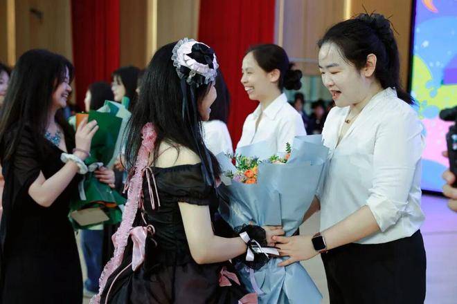 江口縣淮陽中學隆重舉行高三年級成人禮（組圖）