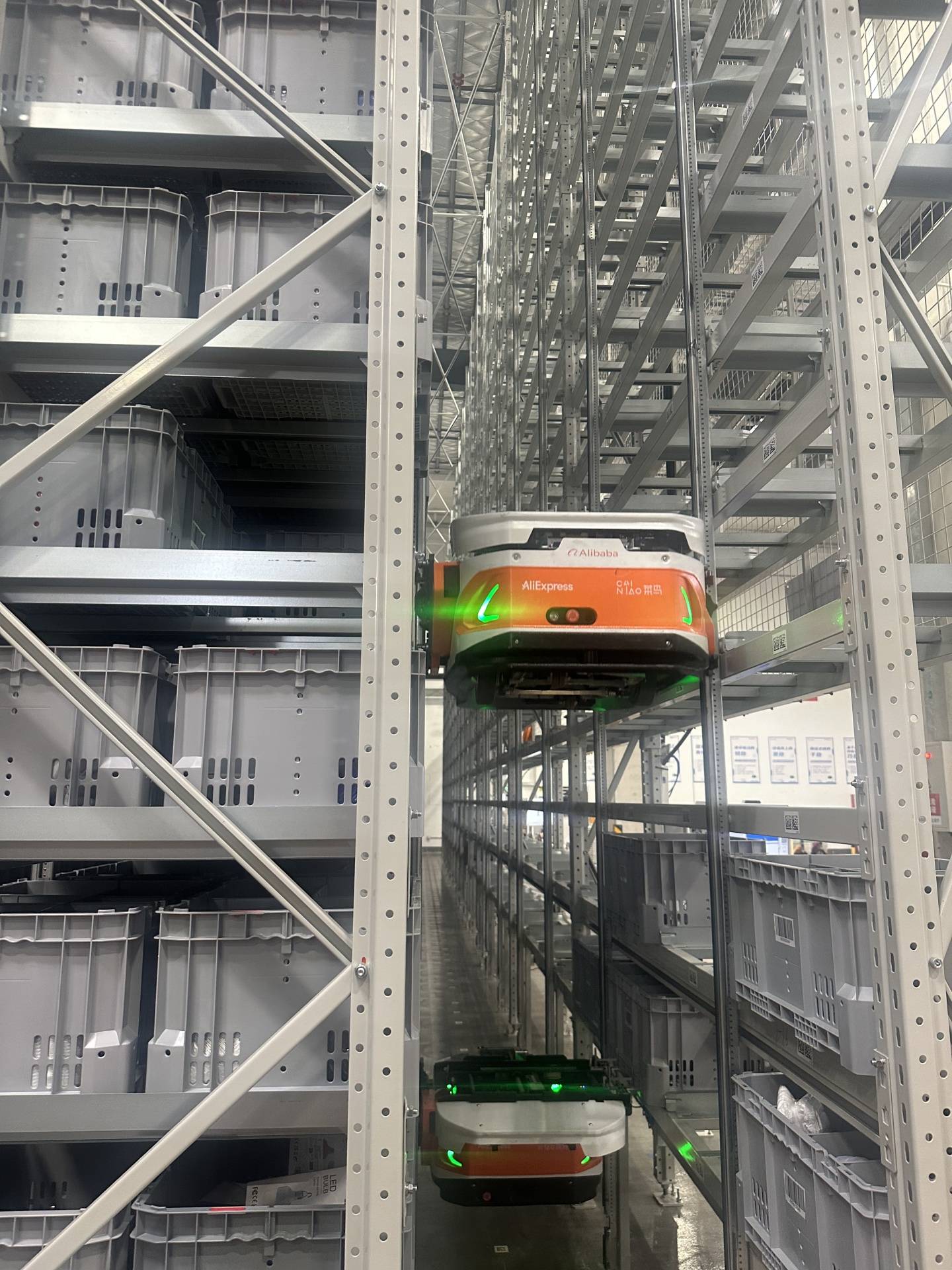 極客物流②｜10秒能爬五層樓！菜鳥ZeeBot年內全球落地 倉儲無人化進入商用深水區