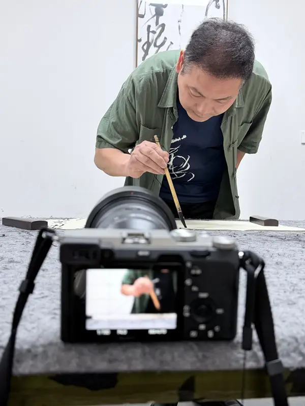 大草凝風骨 薪火傳墨香——書法家鍾藝作品賞析