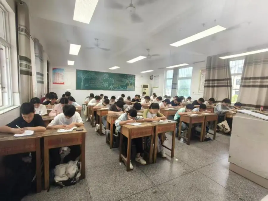 東至洋湖中學紮實開展防溺水安全教育