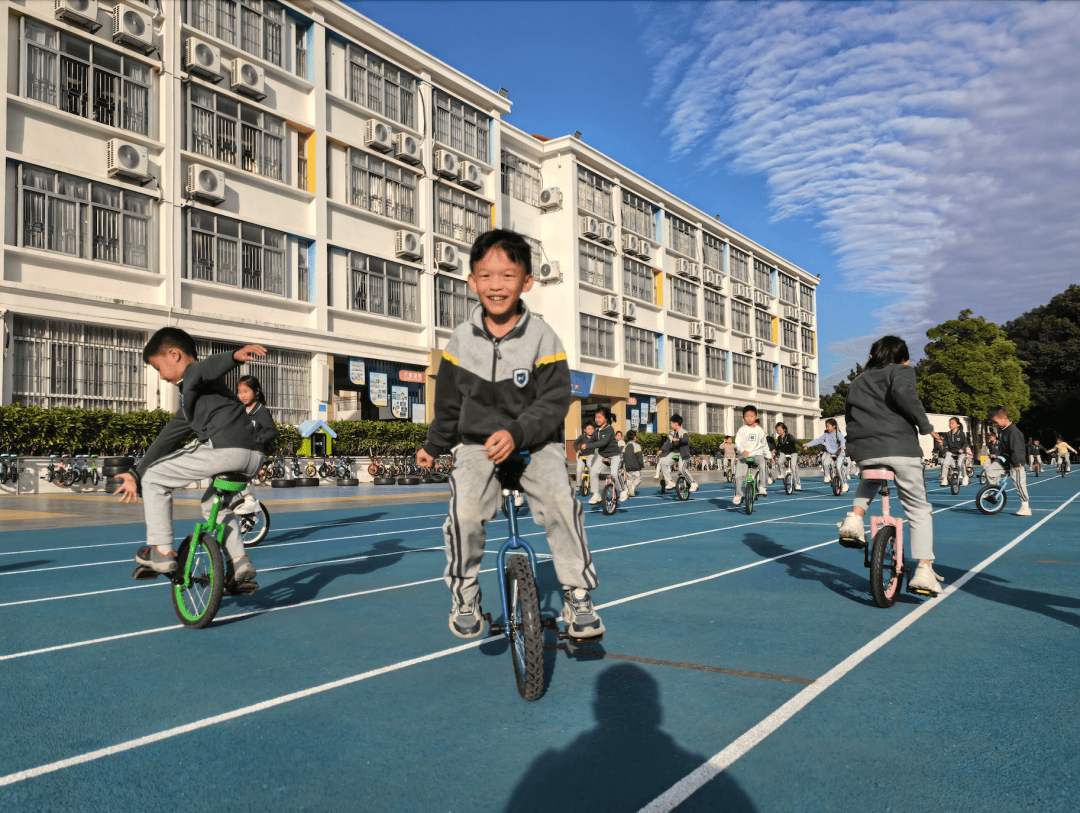 “健康學校”怎麼建？佛山市教育局局長解讀