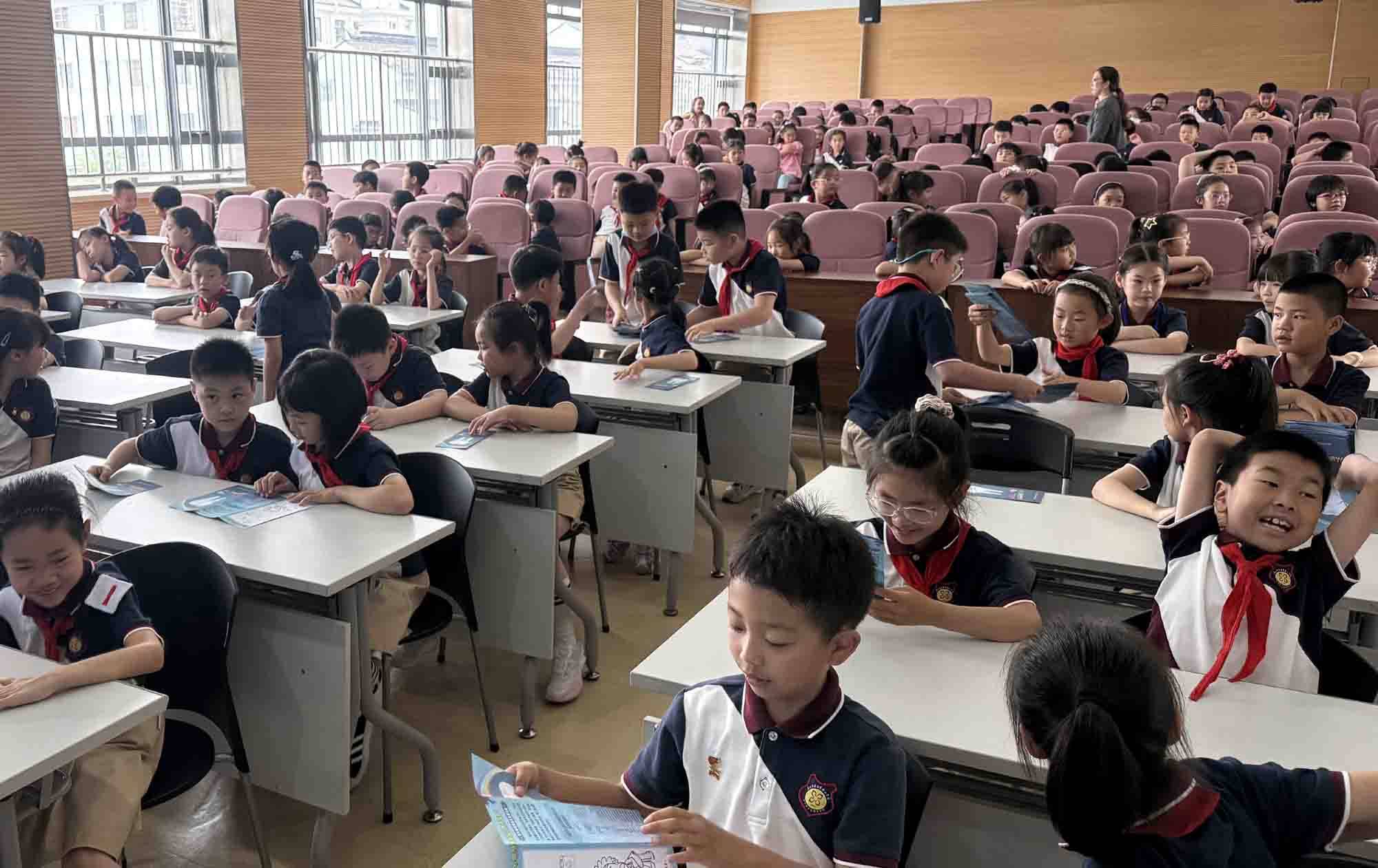 蘇州錦帆社羣衛生服務中心醫療團隊走進滄浪實驗小學開展口腔健康科普講座