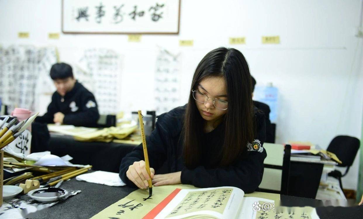 湖南書法高考培訓學校-高考書法集訓班哪裡好-高考書法專業的學校有哪些-高考書法集訓機構-湖南最好的書法高考培訓-書法藝考培訓班