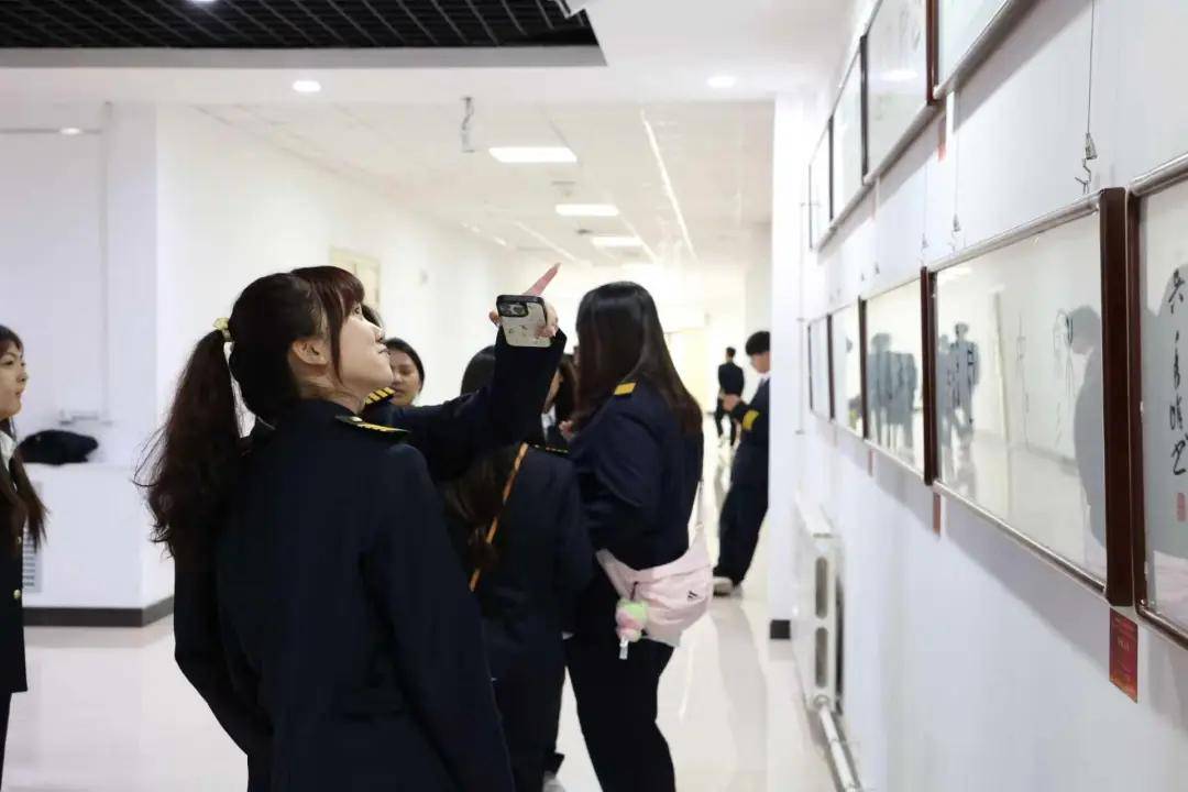 全國書法名家作品展在吉航職院開幕