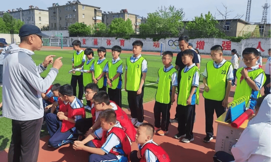 原創濟南市萊蕪第一中學初中部（魯礦中學）：追風趕月不負少年 綠茵逐球自在發光
