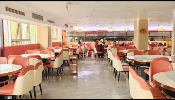 店鋪裝修500把新椅子被附近居民一小時搬空？四川遂寧警方通報