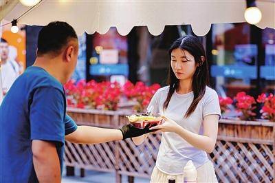 暢春園·暢餉裡第二屆美食節打造“美食+場景+夜遊”全新消費模式