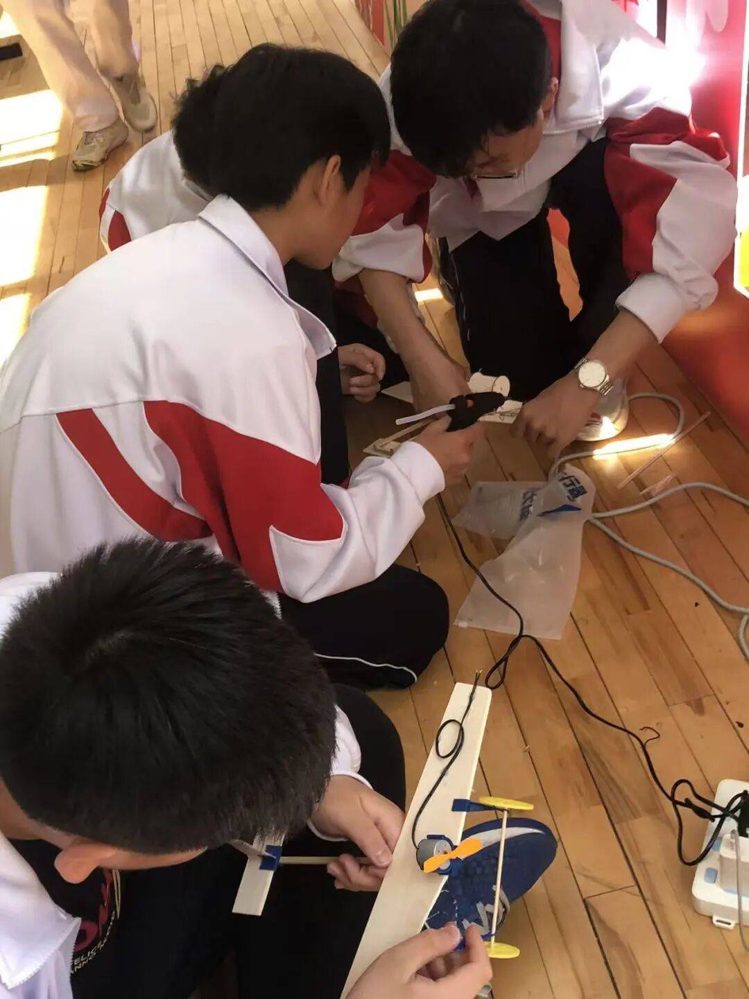 剛出道就火了！海淀這所中學打造“雙王牌班”，揭露“造星”奧秘！