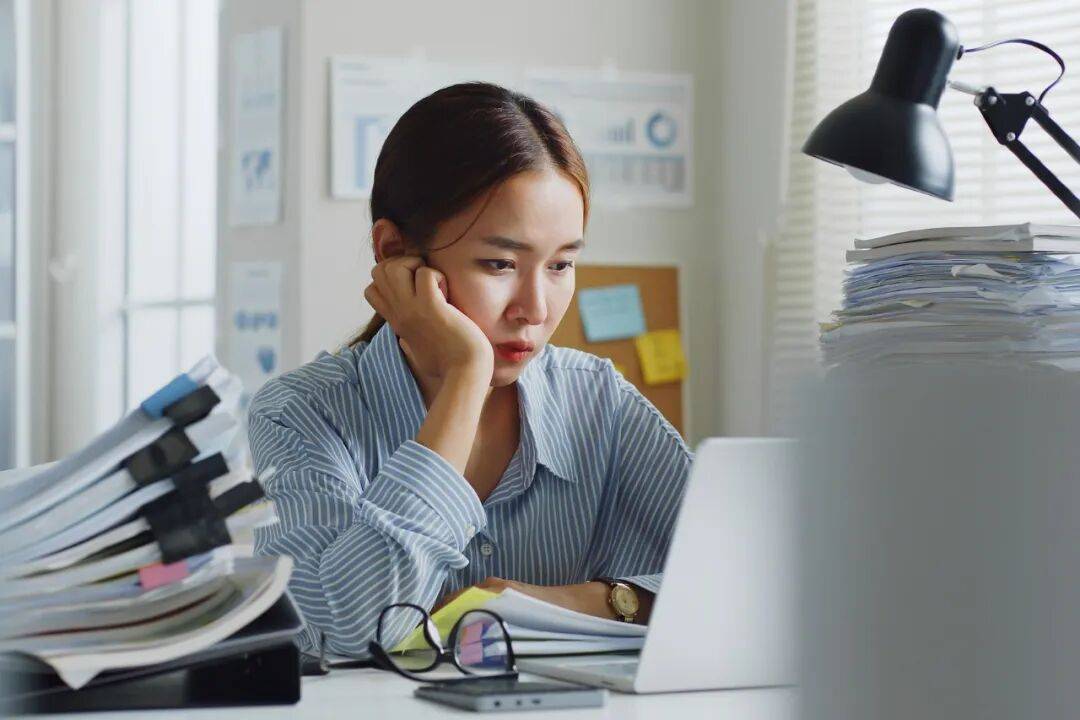 手搓論文AI率80%，大學生被逼瘋