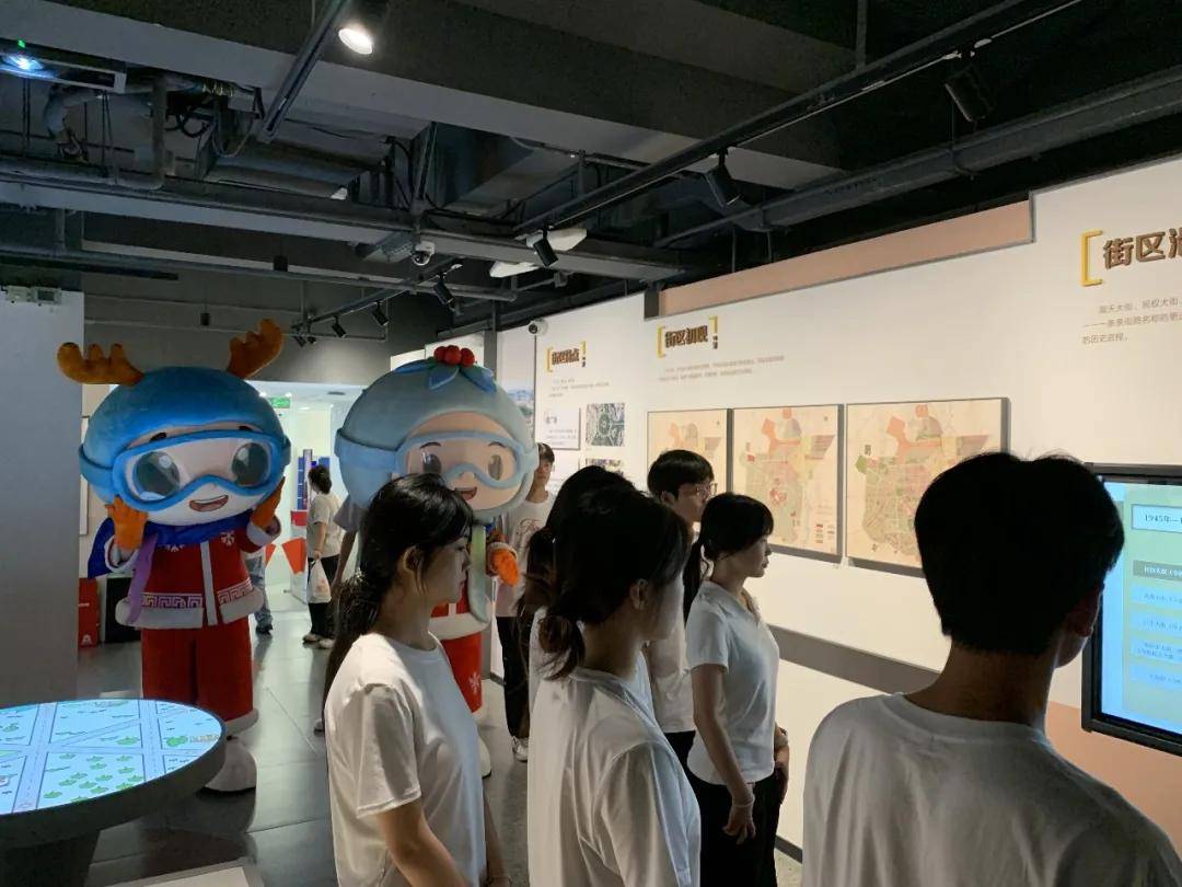 大學師生研學中提前“抱了一下”大冬會