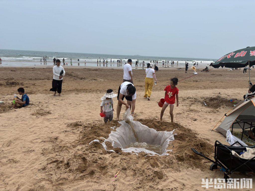 海風、美景、帳篷、美食，石老人沙灘熱鬧非凡