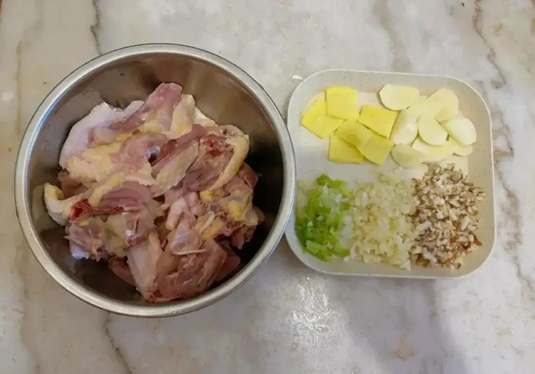 閱灣線上-廣談大灣網-珠海美食群-深圳美食群-廣州美食-沙姜鹽焗雞