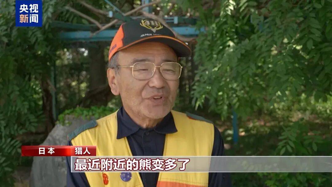 日本進行小學“熊出沒”演習，政府工作人員扮演，官員練習使用防熊噴霧