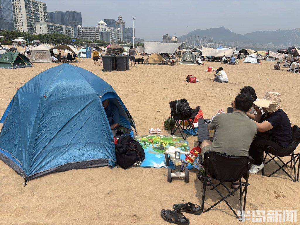 海風、美景、帳篷、美食，石老人沙灘熱鬧非凡