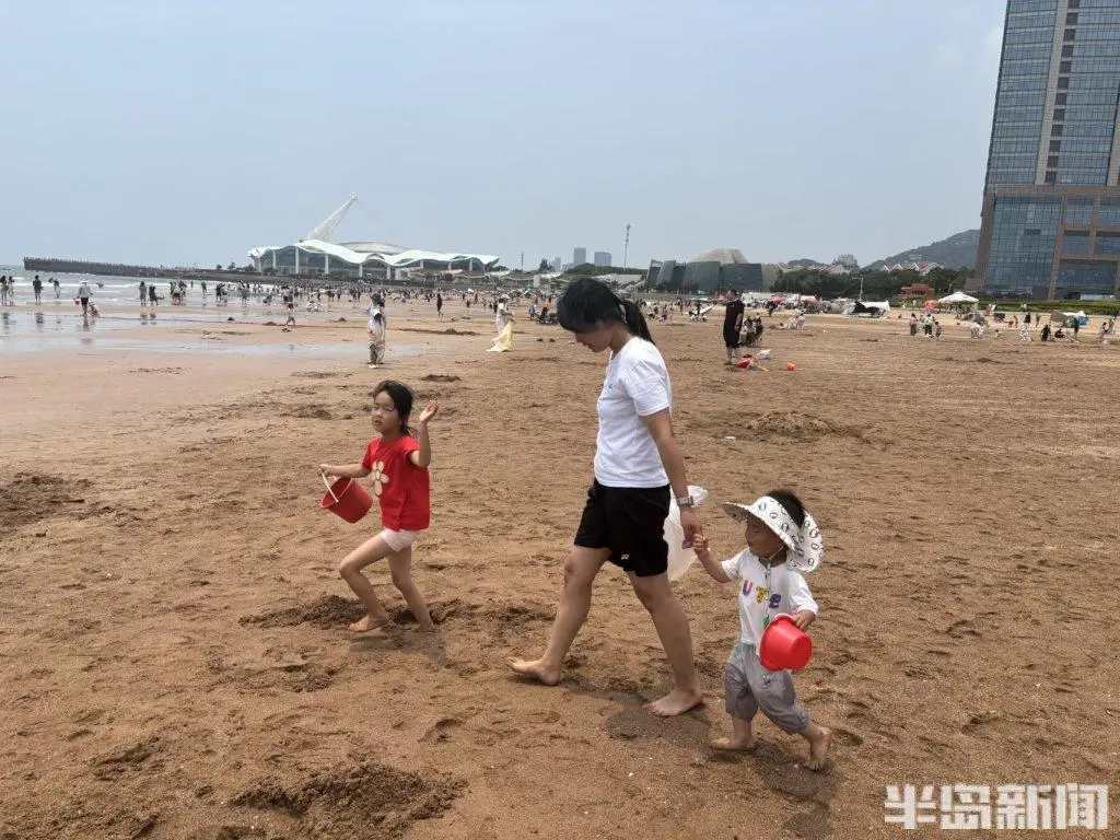 海風、美景、帳篷、美食，石老人沙灘熱鬧非凡
