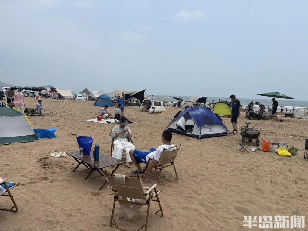 海風、美景、帳篷、美食，石老人沙灘熱鬧非凡