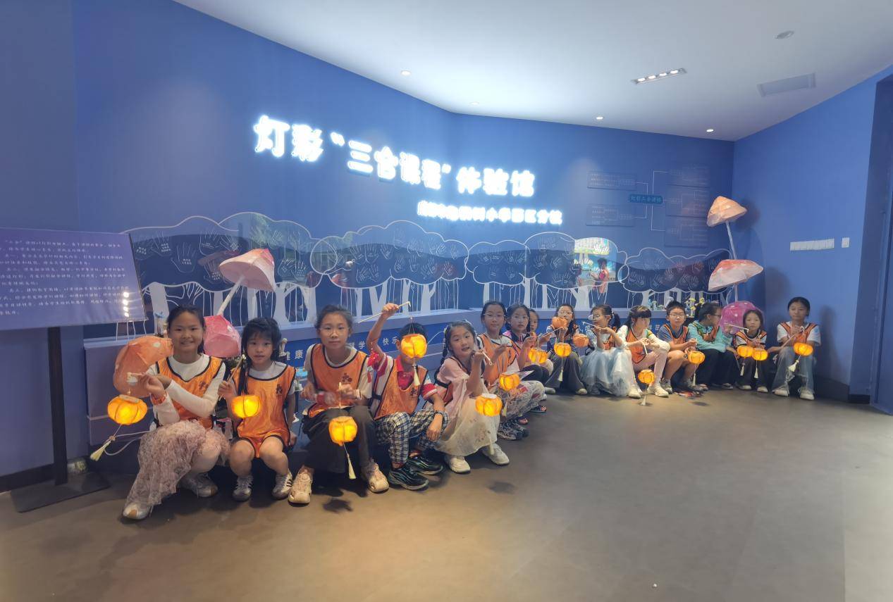 非遺彩燈“點亮”科普課堂 40名小學生沉浸式體驗“行走的研學課”