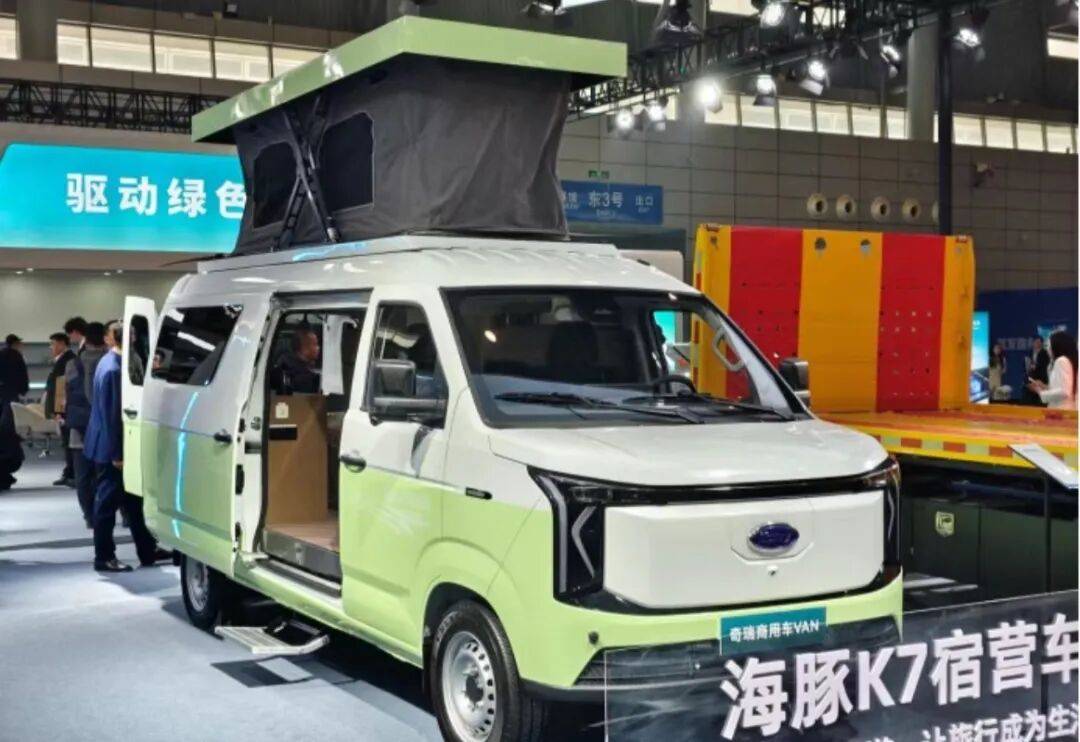 原創小米汽車不玩沙發彩電了，直接上床