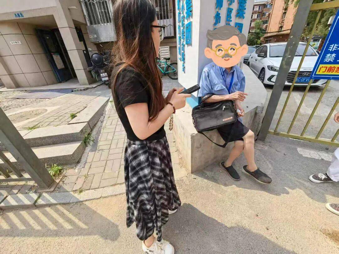 七旬老人突發身體不適，多人接力助其快速就醫