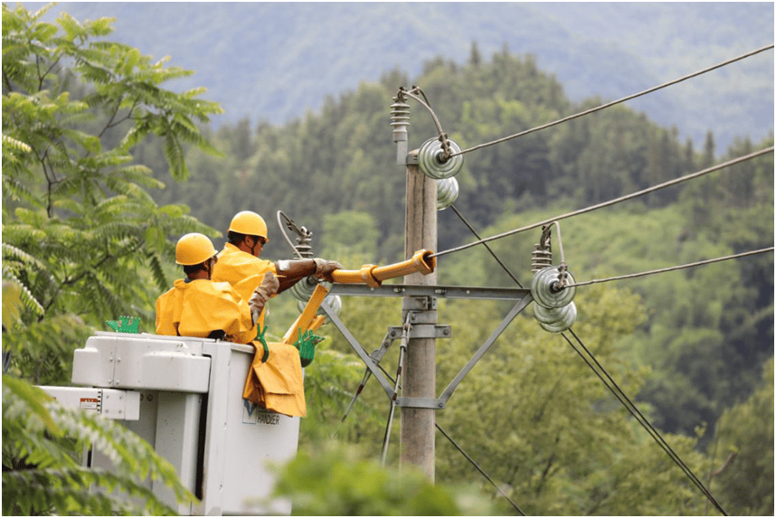 廣西電網抗擊“龍舟水” 全力搶修快速覆電