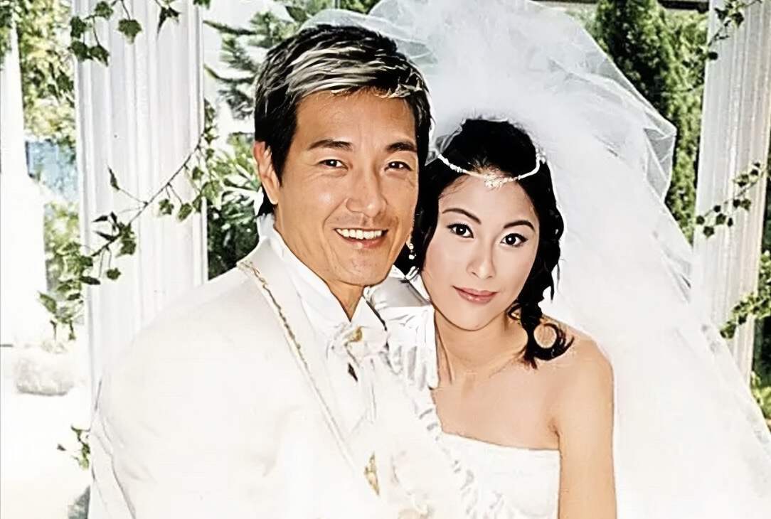 香港知名演員花光積蓄，送倆兒子出國留學，前妻因抑鬱燒炭自殺