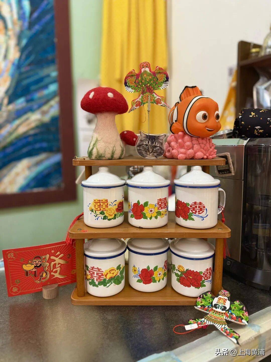 鄭愷都來選衣服！這家開了9年的中古小店，收藏的每一樣都是老上海的煙火碎片！