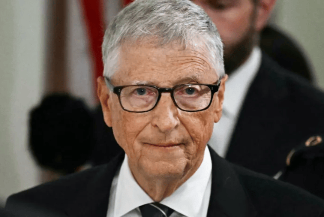 比爾·蓋茨第三段婚外情物件曝光，系哈佛醫學博士及醫療創業者，曾獲評“最值得關注女性”，姓名首次公開；此前其承認出軌兩名俄羅斯女性