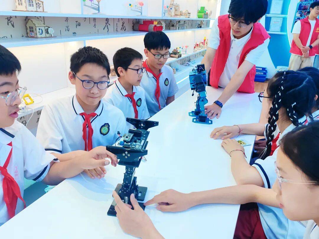 科技教育|南陽師範學院機器人科普團隊走進市二十三小