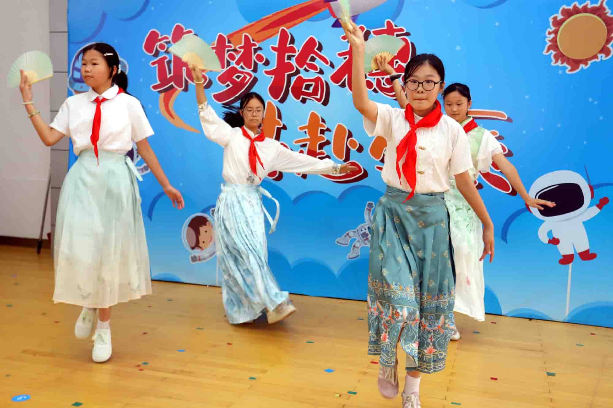 蘇州市新莊小學舉行六年級畢業典禮