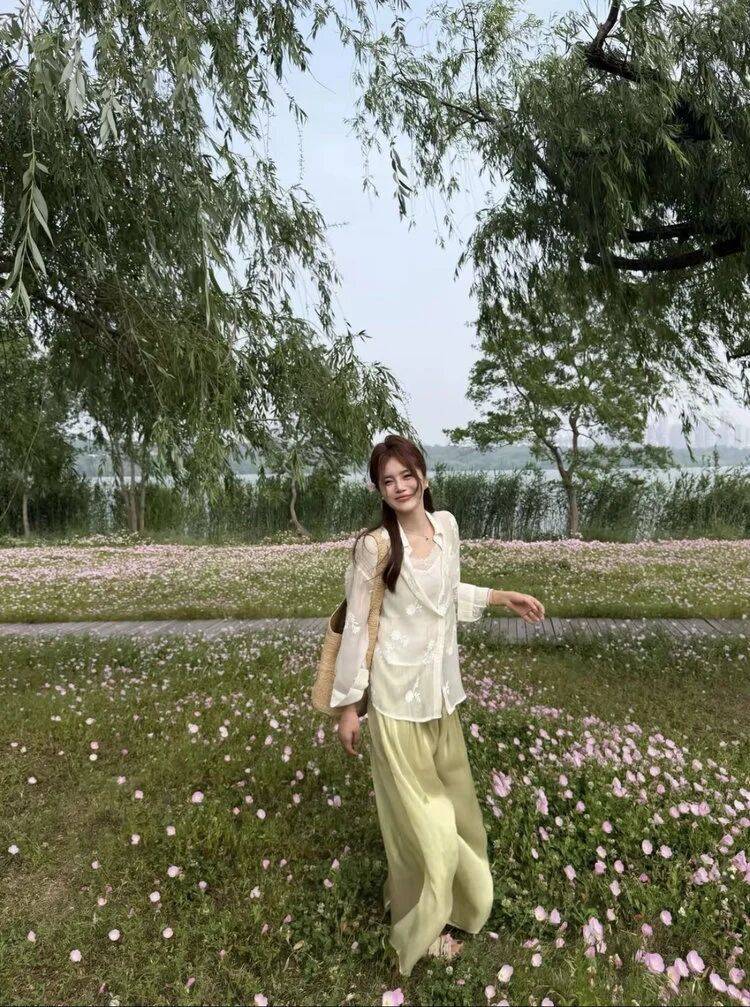 “天絲刺繡襯衫”美絕了，誰穿誰仙氣爆棚！