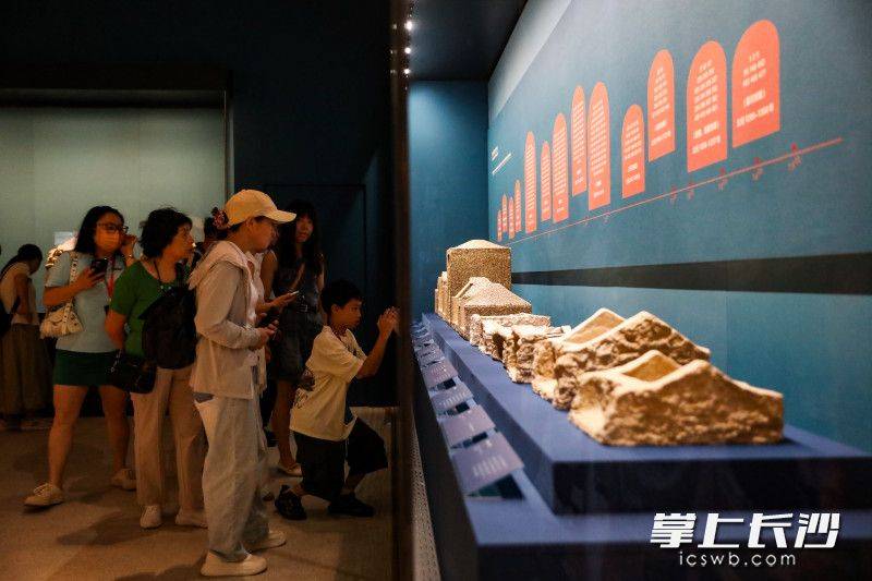 原創敦煌“搬”進長沙 國寶級大展今日亮相湘博：北魏刺繡佛畫等20餘件一級文物集結