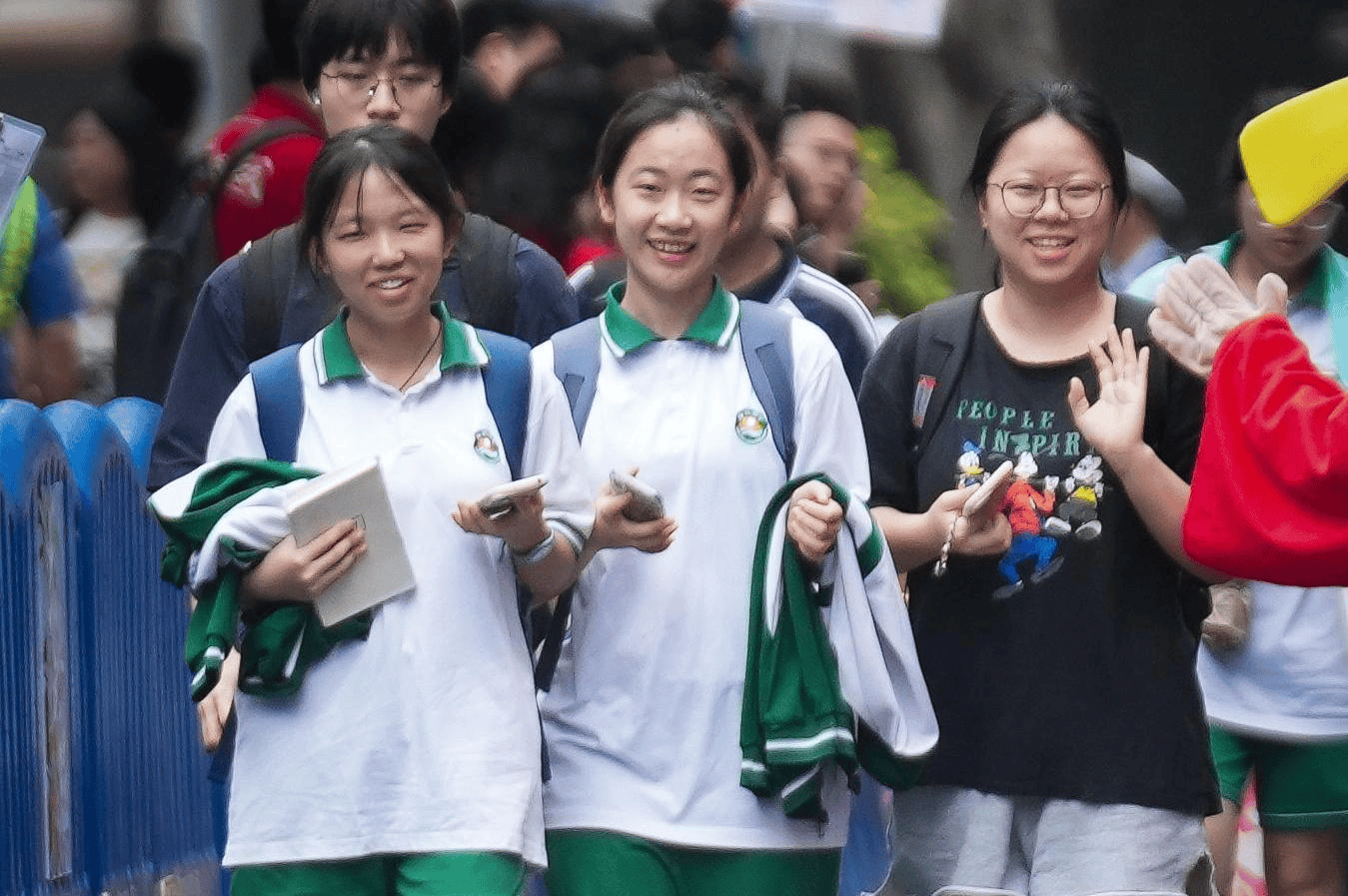 早讀｜廣州中考今日開考；華師等12所大學更正招生目錄