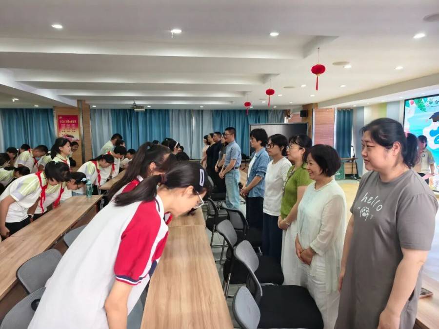 逐夢啟航 不負韶華——合肥市虹橋小學畢業典禮溫情落幕