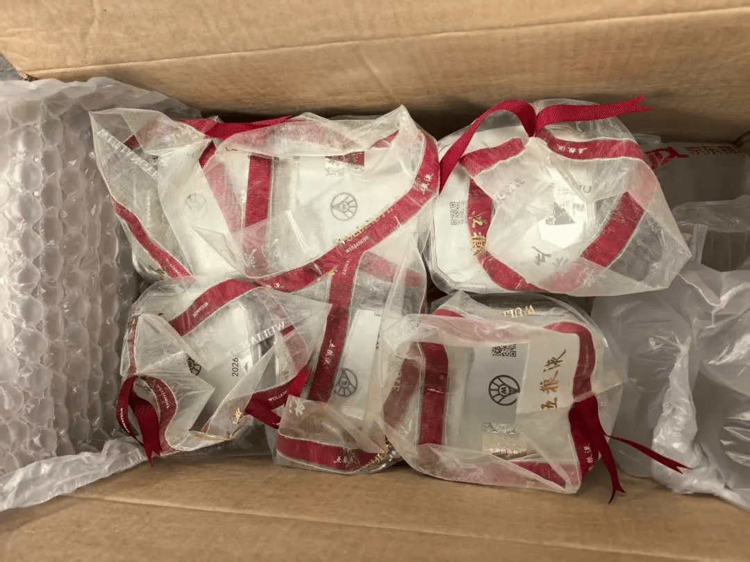 夫妻簽收15箱茅臺五糧液！不驗貨不清點，快遞員這個舉動立大功