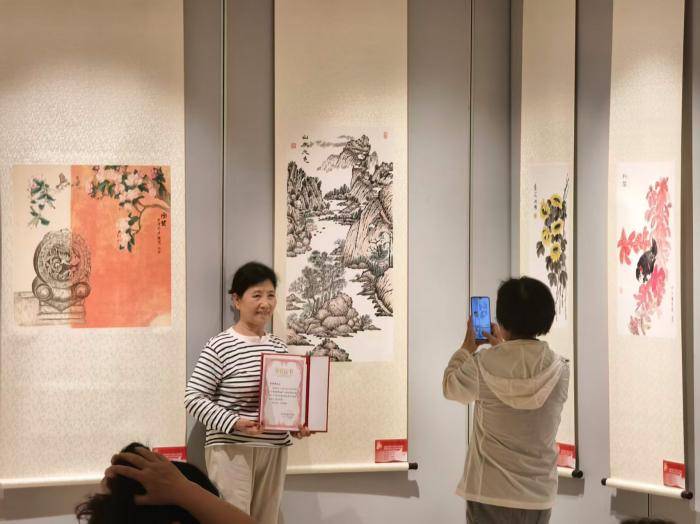觀展｜“丹青溢彩耀東城”東城區群眾美術書法作品展開幕