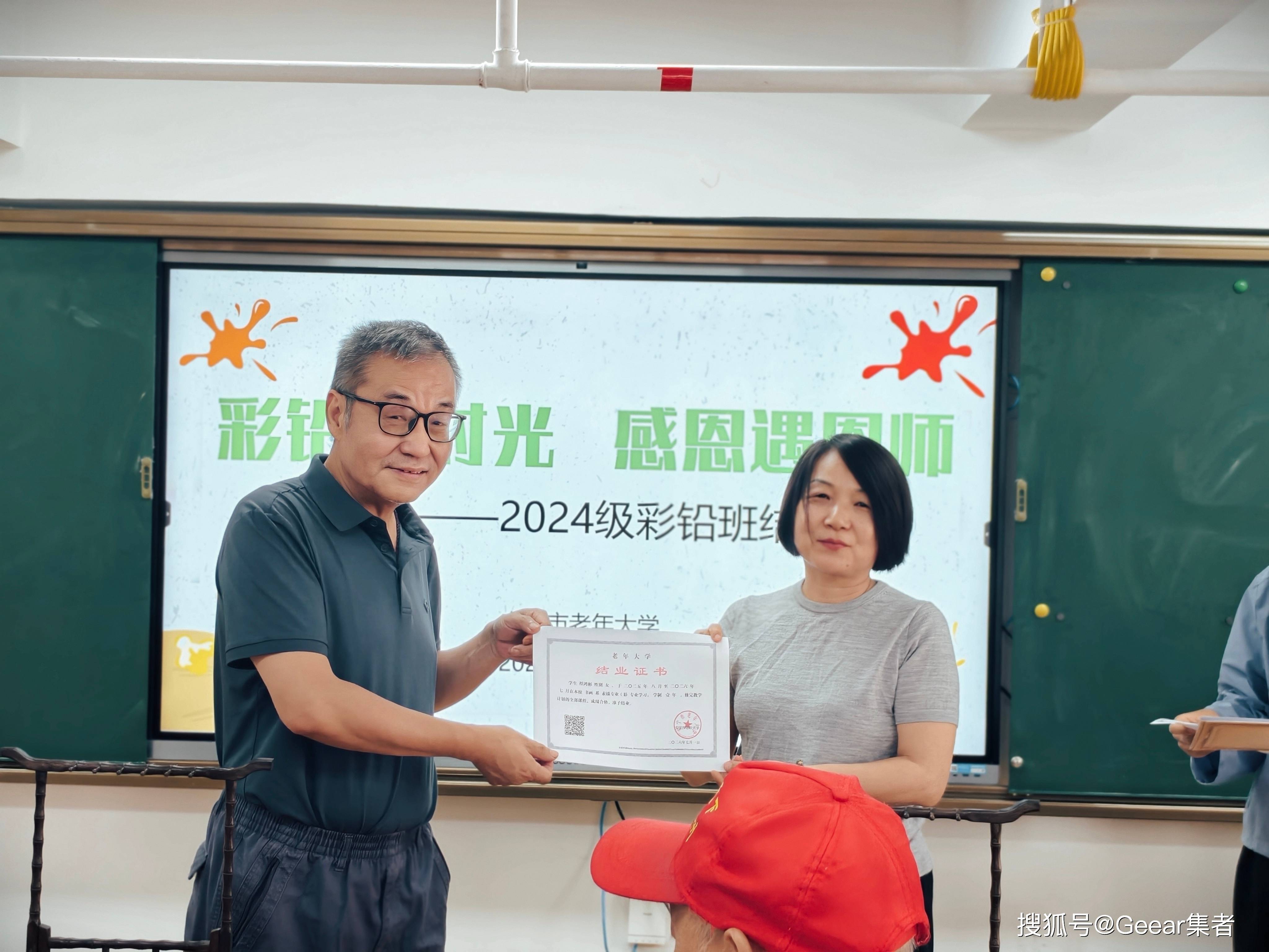 安寧市老年大學彩鉛繪畫長學制班順利結業
