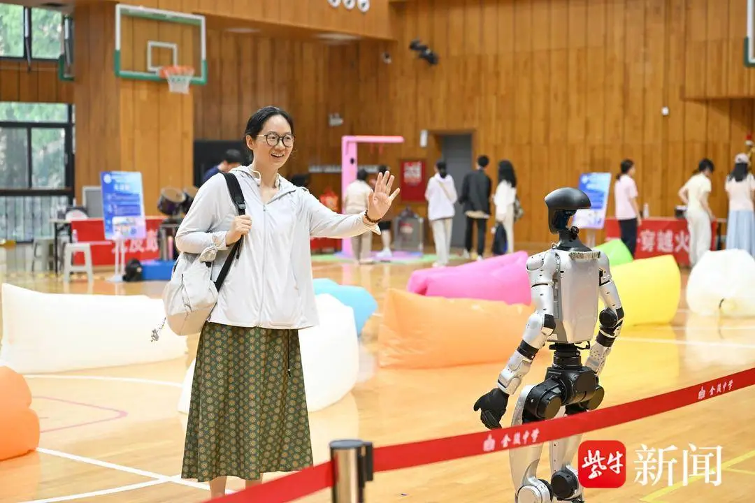 火焰掌、穿越火線、科創體驗……金陵中學開放日，家長孩子都玩嗨了