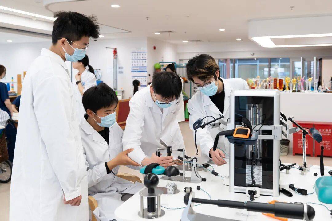 你好，康復大學！