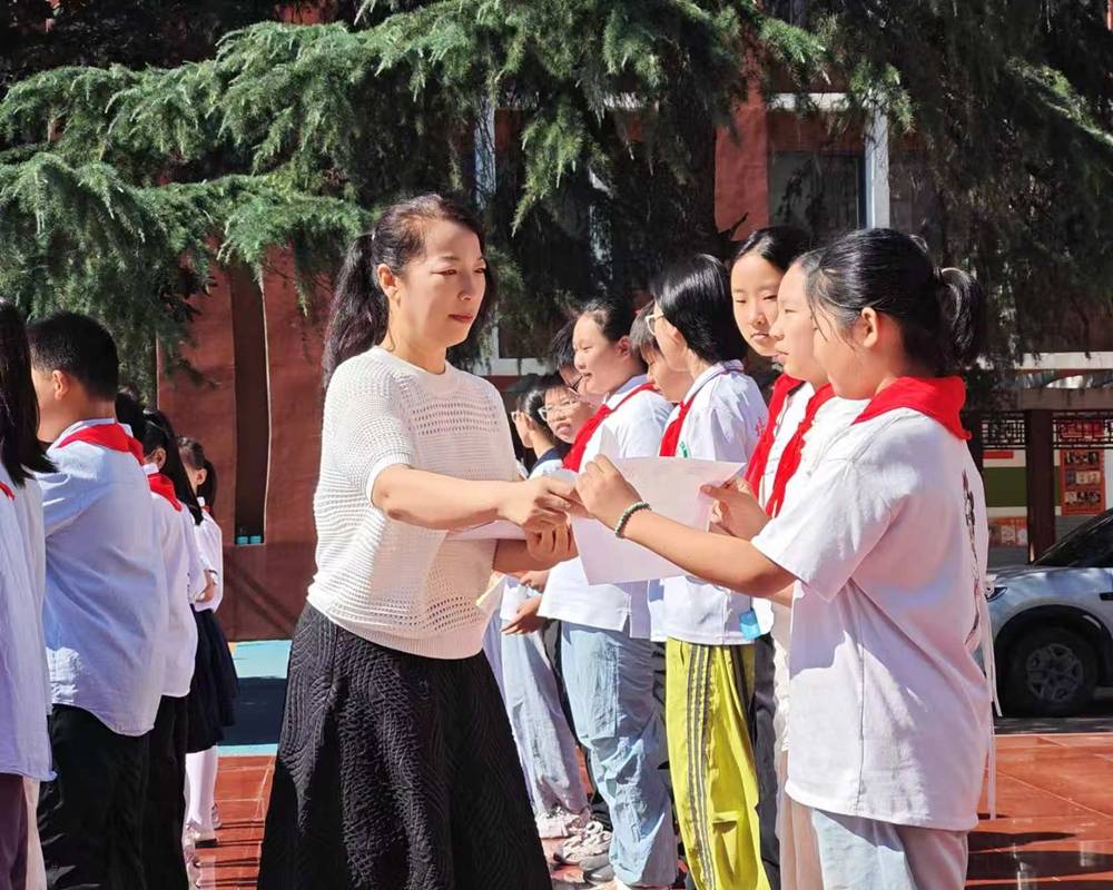 榮譽證書見證少年成長，祥雲路小學散學典禮點亮學子繽紛暑假